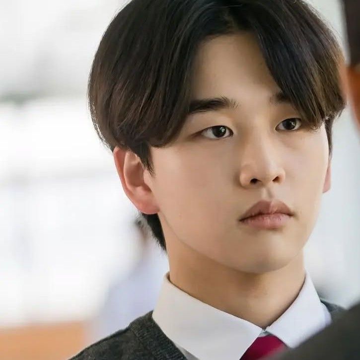 A moment captured by a fan of Kim Yoonwoo