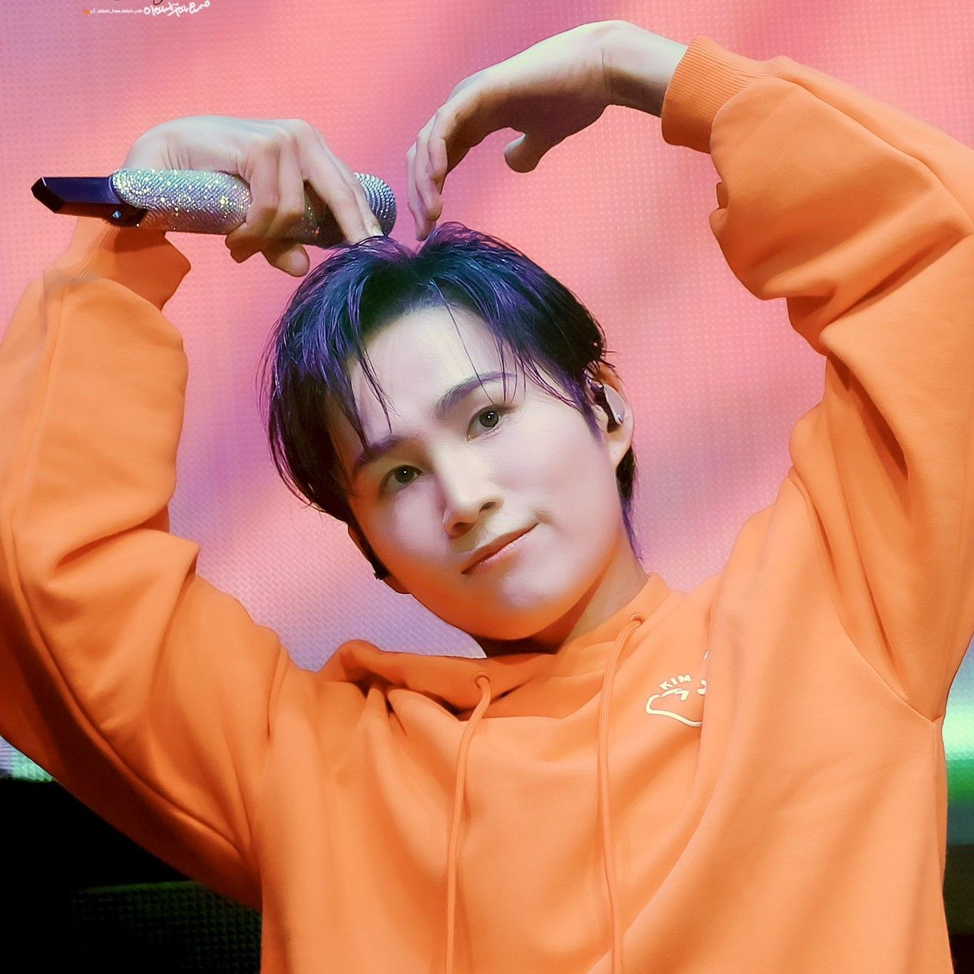 粉丝拍下的金熙栽瞬间