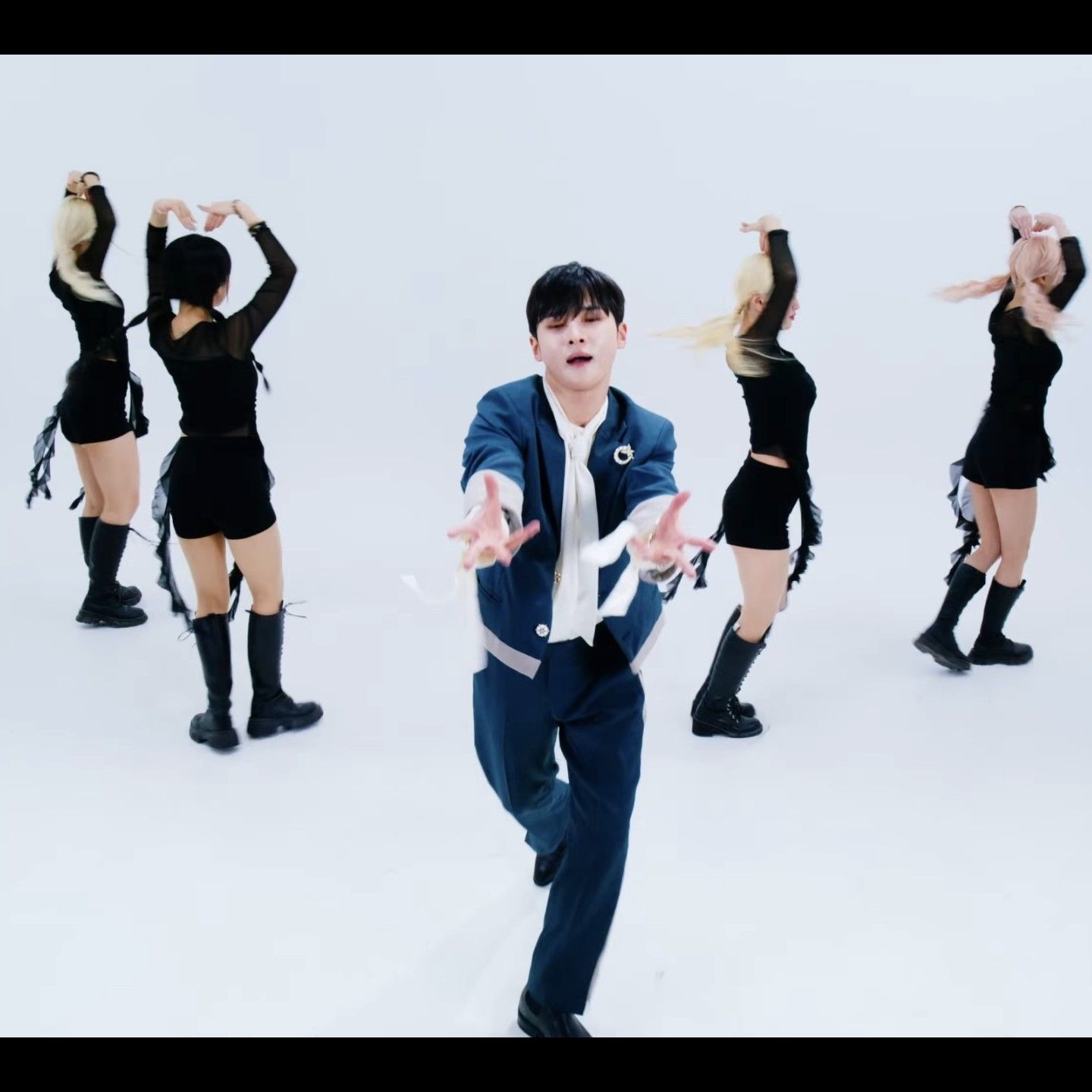 Behind-the-scenes cut of Seong Ri