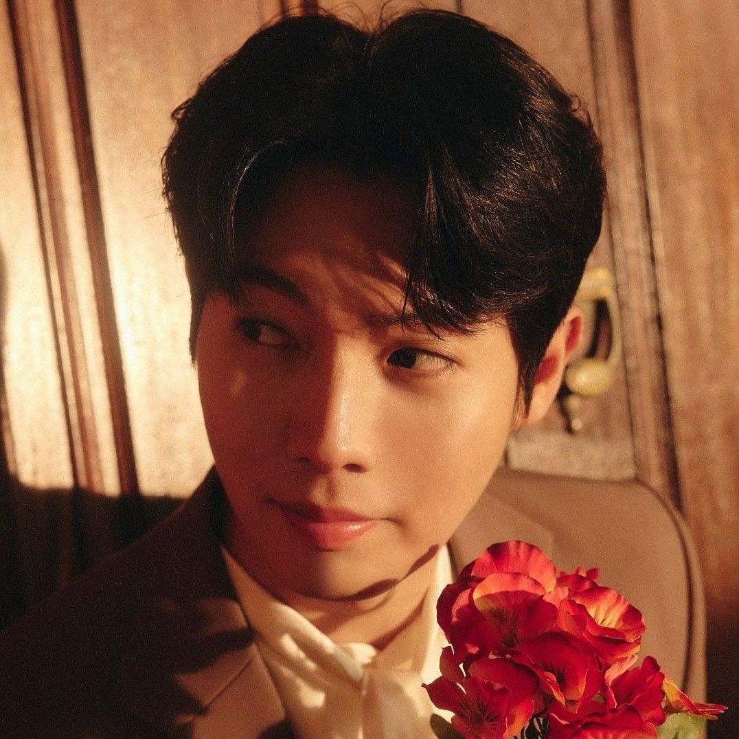 Recent activity shot of Son Taejin