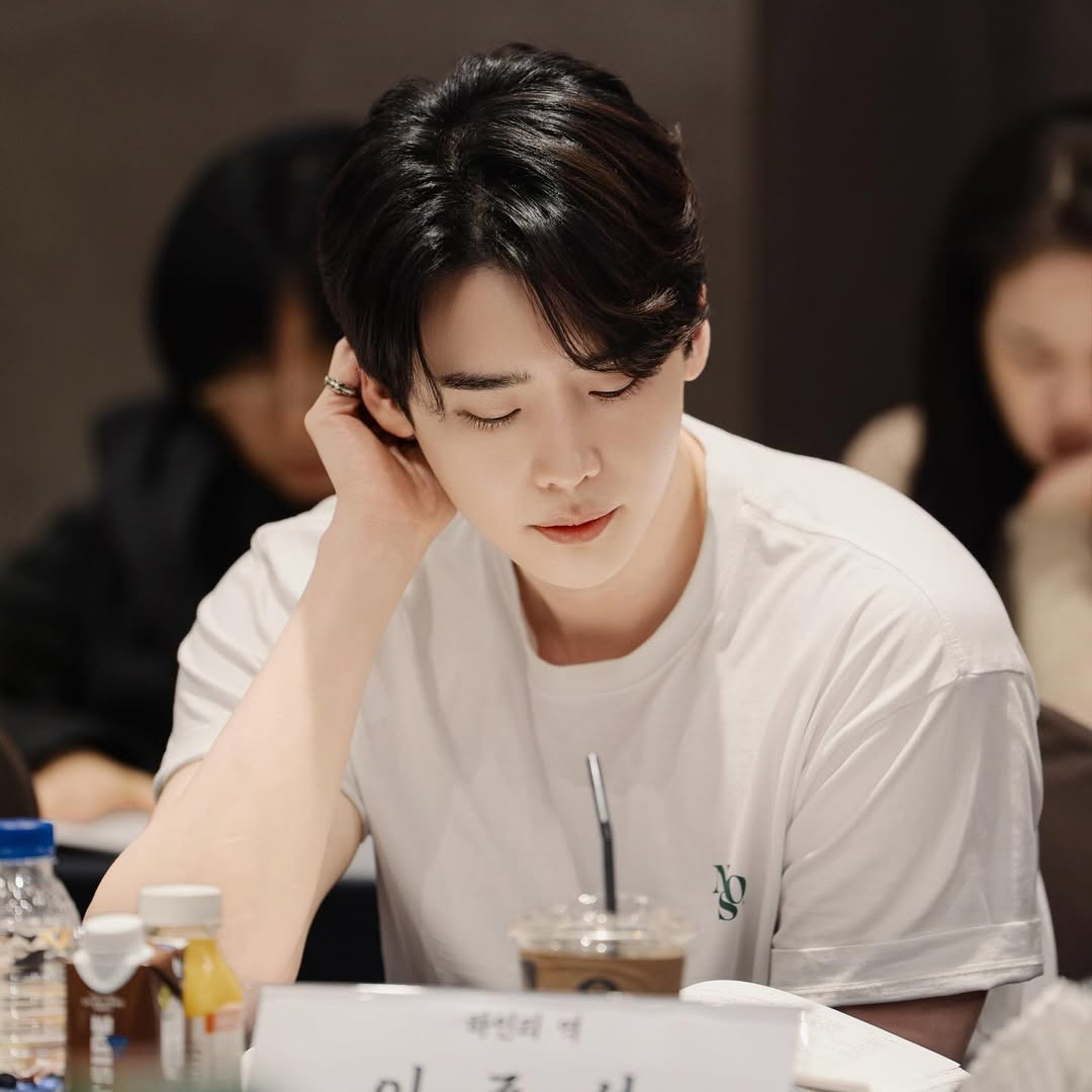 Recent activity shot of Lee Jongsuk
