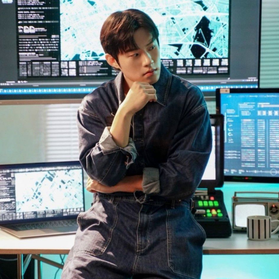 Behind-the-scenes cut of Kim Sungcheol