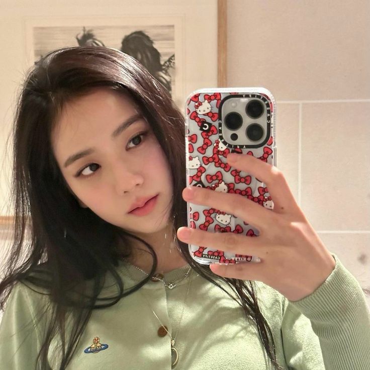 Latest photo of Jisoo (1995)