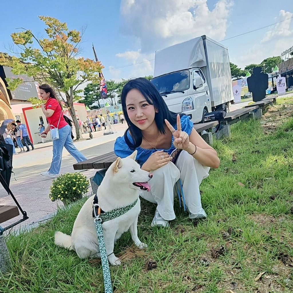 A moment captured by a fan of Kang Hyeyeon