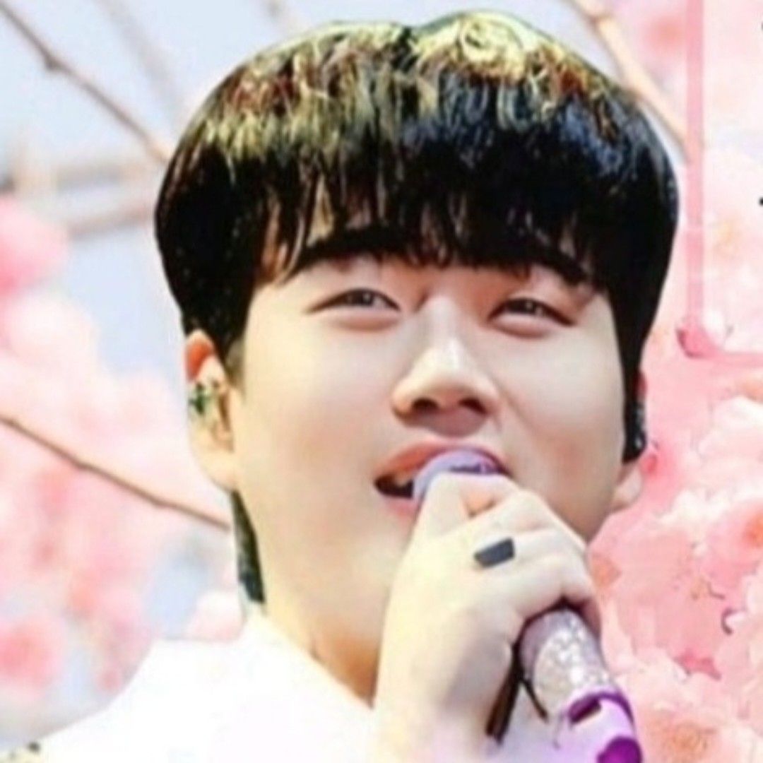 A moment captured by a fan of Hwang Youngwoong
