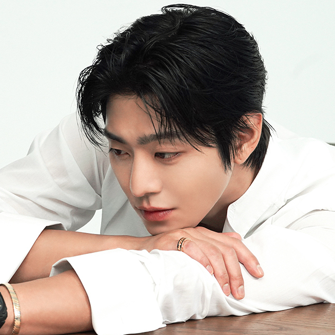 粉丝拍下的安孝燮瞬间