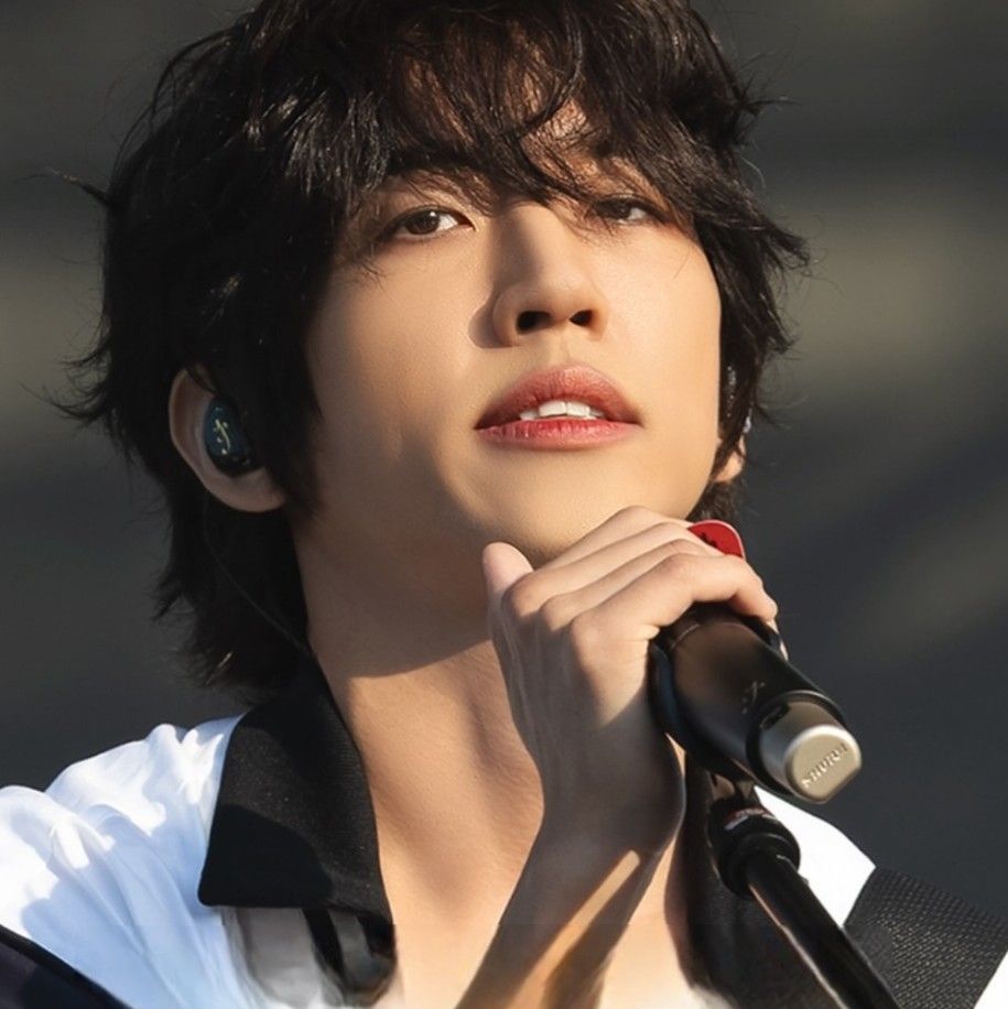 Recent activity shot of Lee Seungyoon