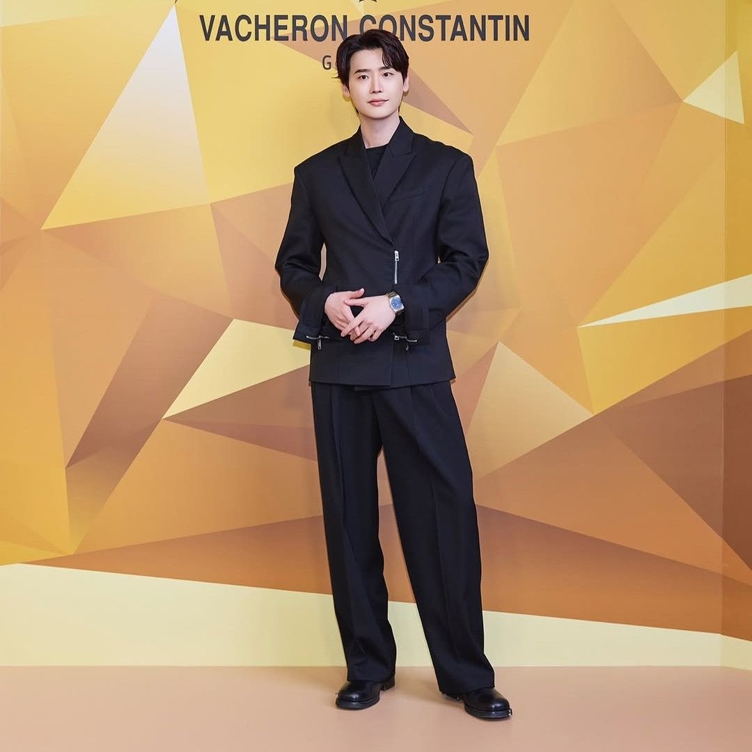 Recent activity shot of Lee Jongsuk