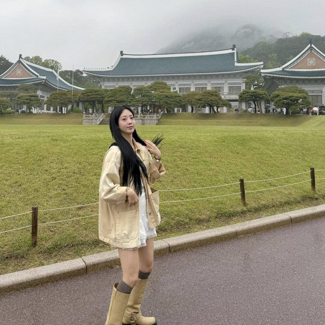 Behind-the-scenes cut of Kang Hyeyeon