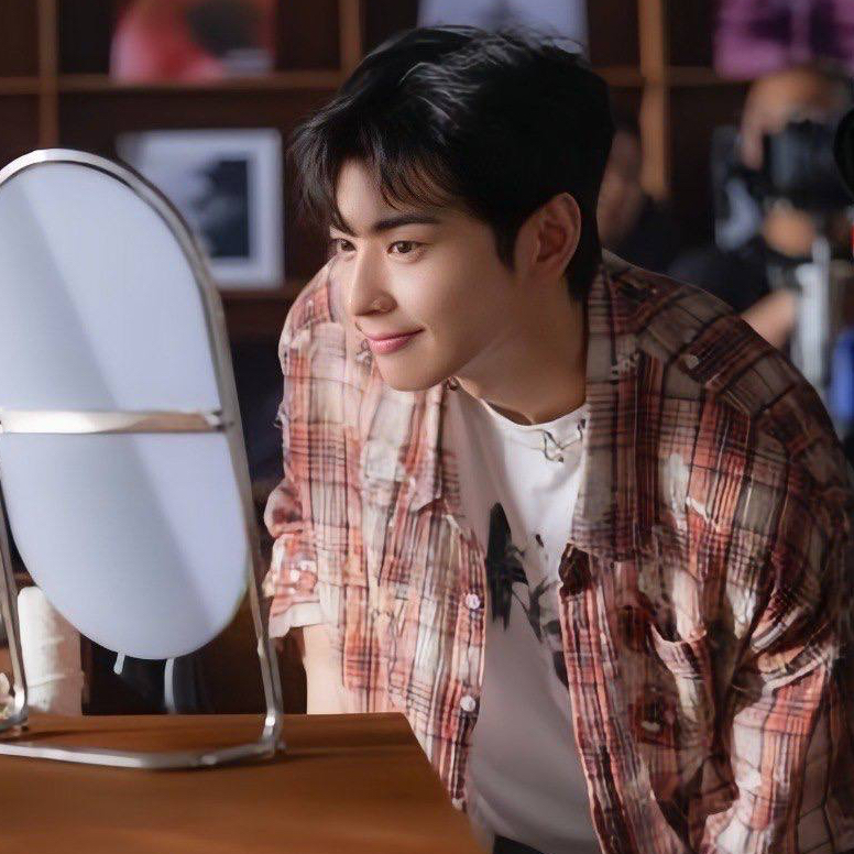 Latest photo of Cha Eunwoo