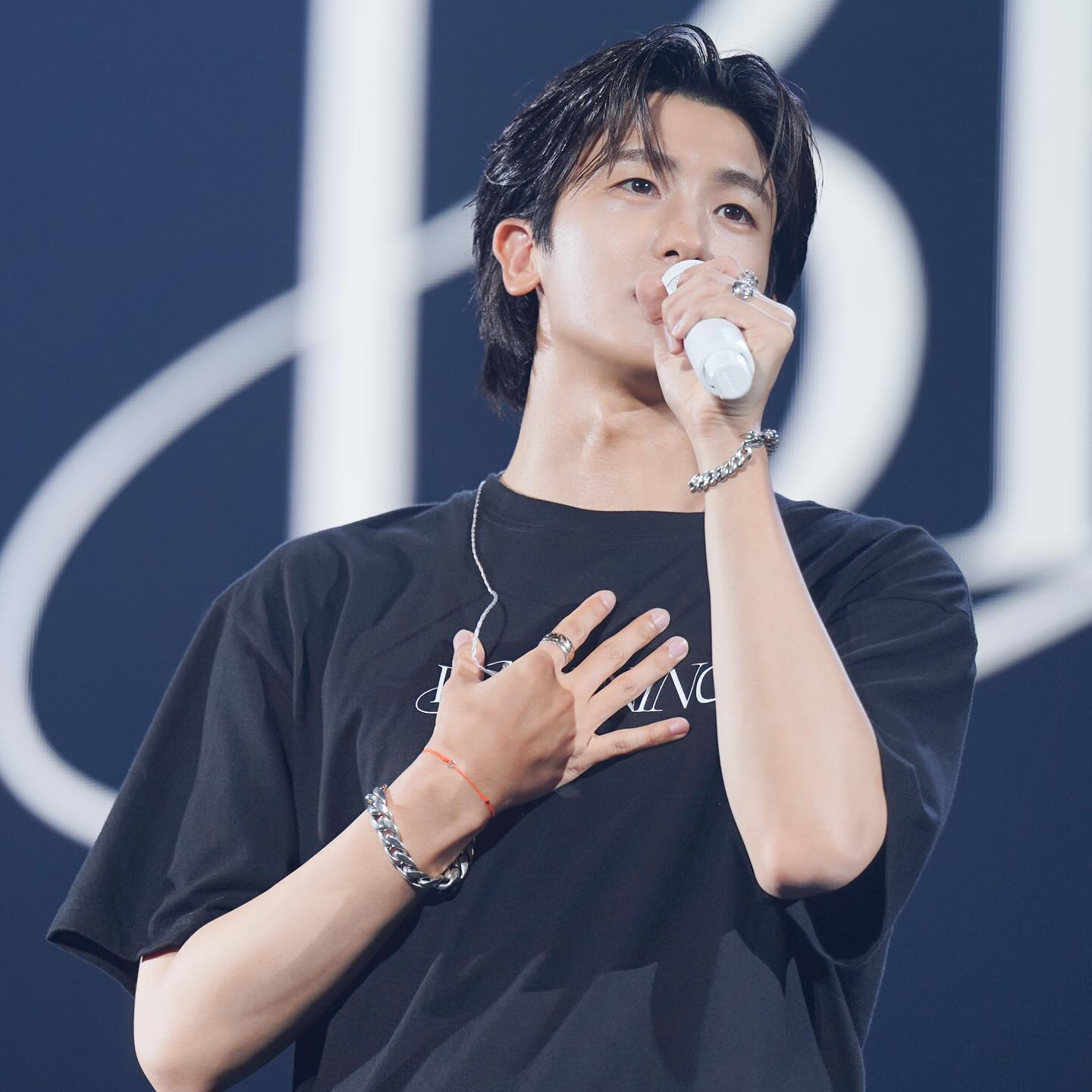 A moment captured by a fan of Park Hyungsik
