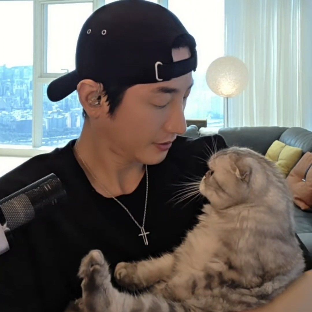 Recent activity shot of Park Sihoo