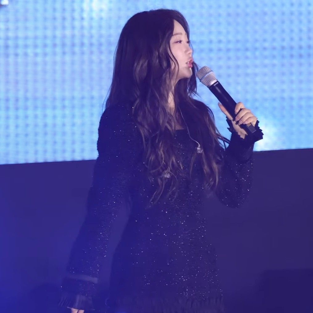 粉丝拍下的洪智允瞬间