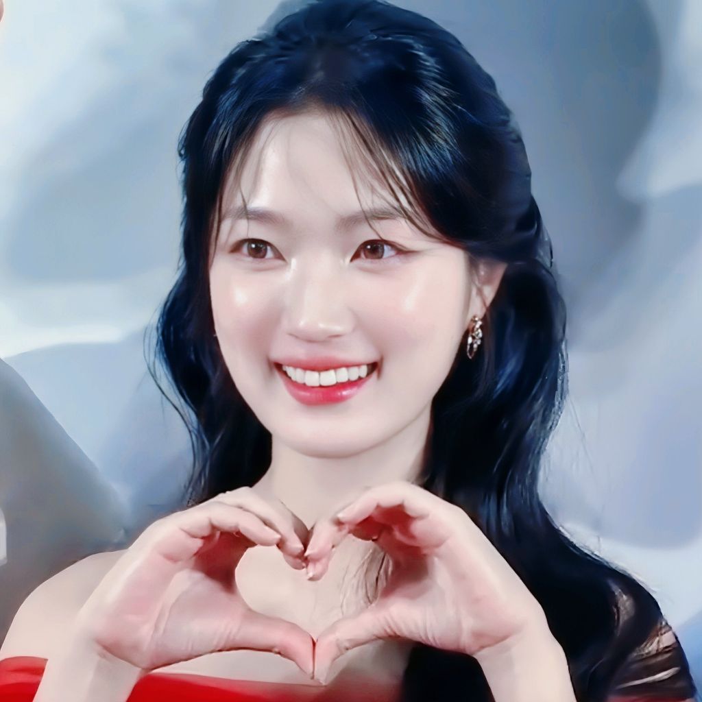 Latest photo of Kim Hyeyoon