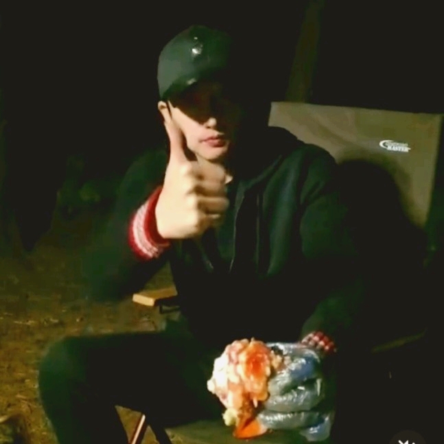 Behind-the-scenes cut of Park Sihoo