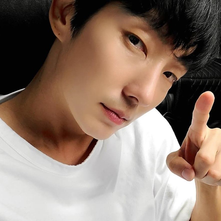 A moment captured by a fan of Lee Joongi