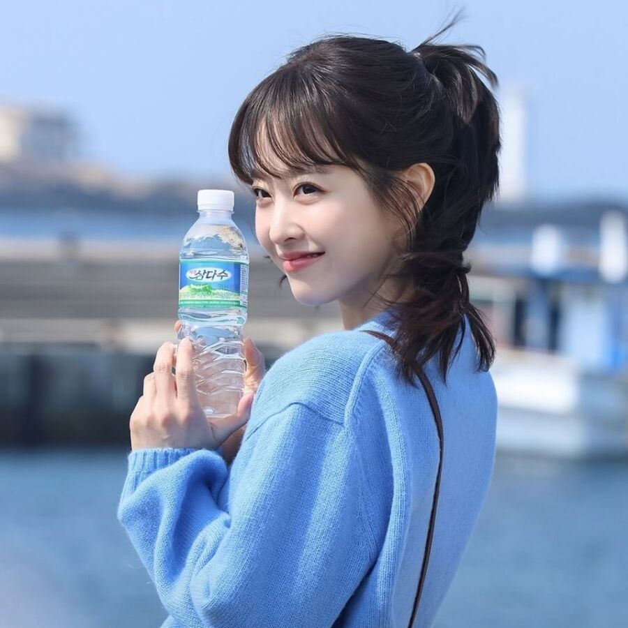 Behind-the-scenes cut of Park Boyoung