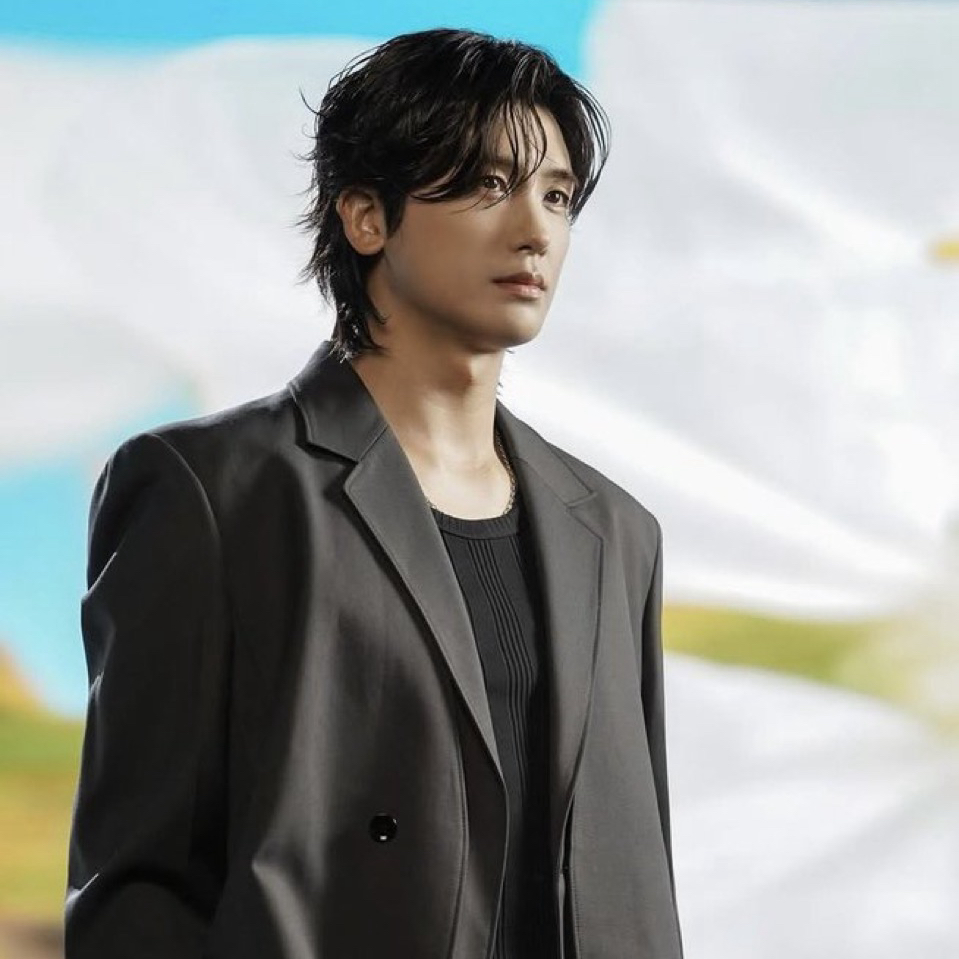 A moment captured by a fan of Park Hyungsik