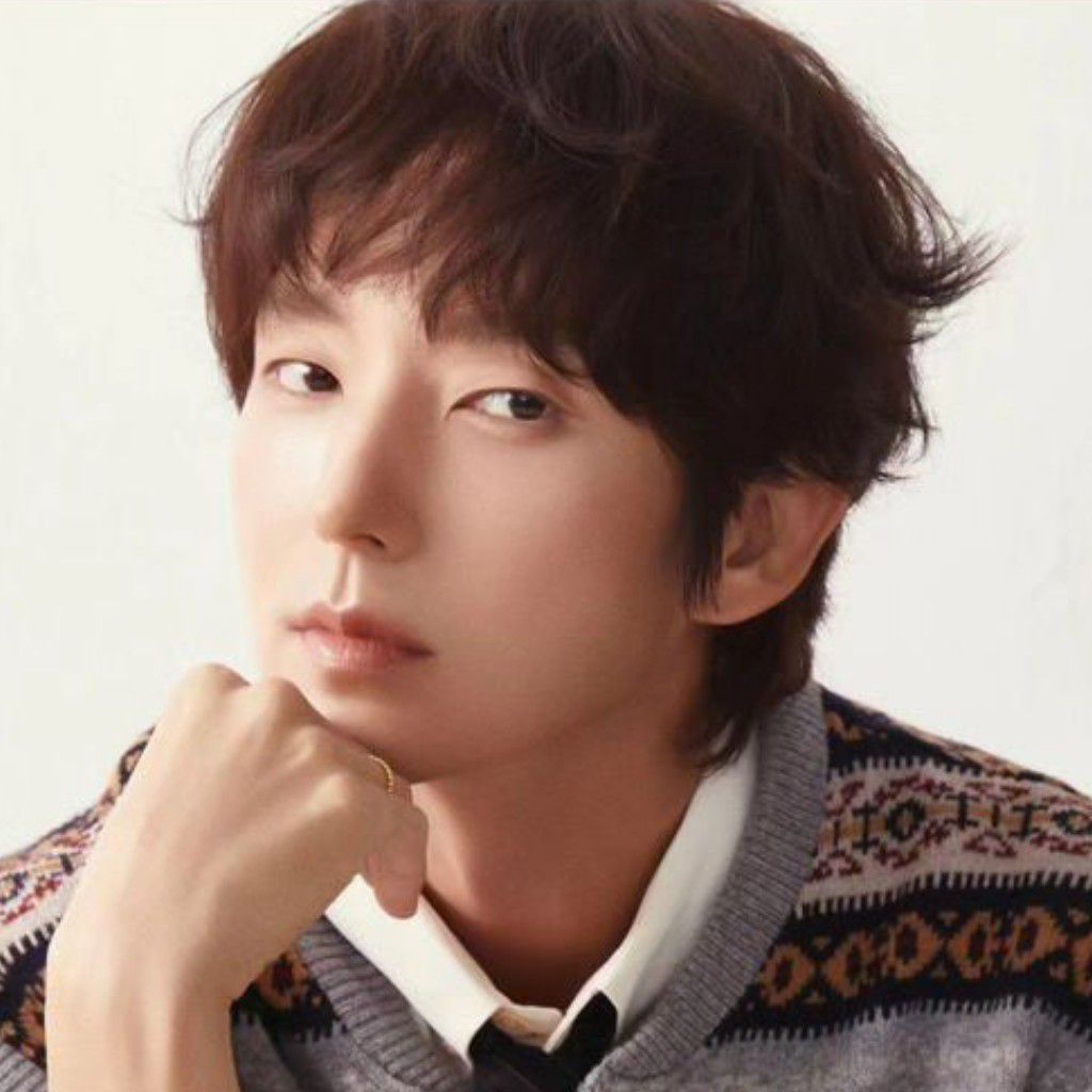A moment captured by a fan of Lee Joongi