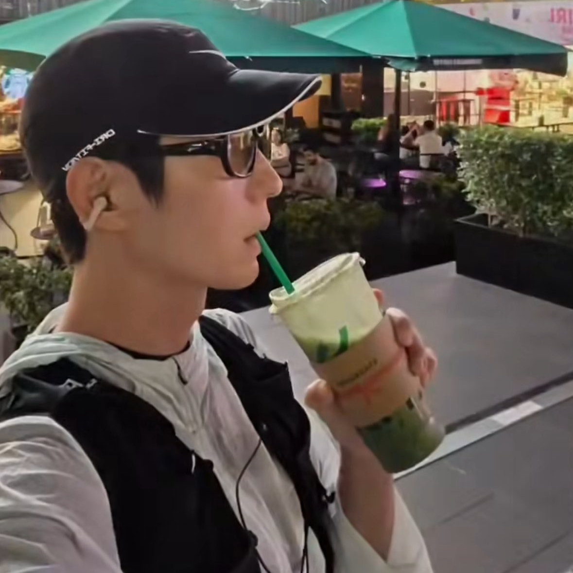 A moment captured by a fan of Lee Joongi