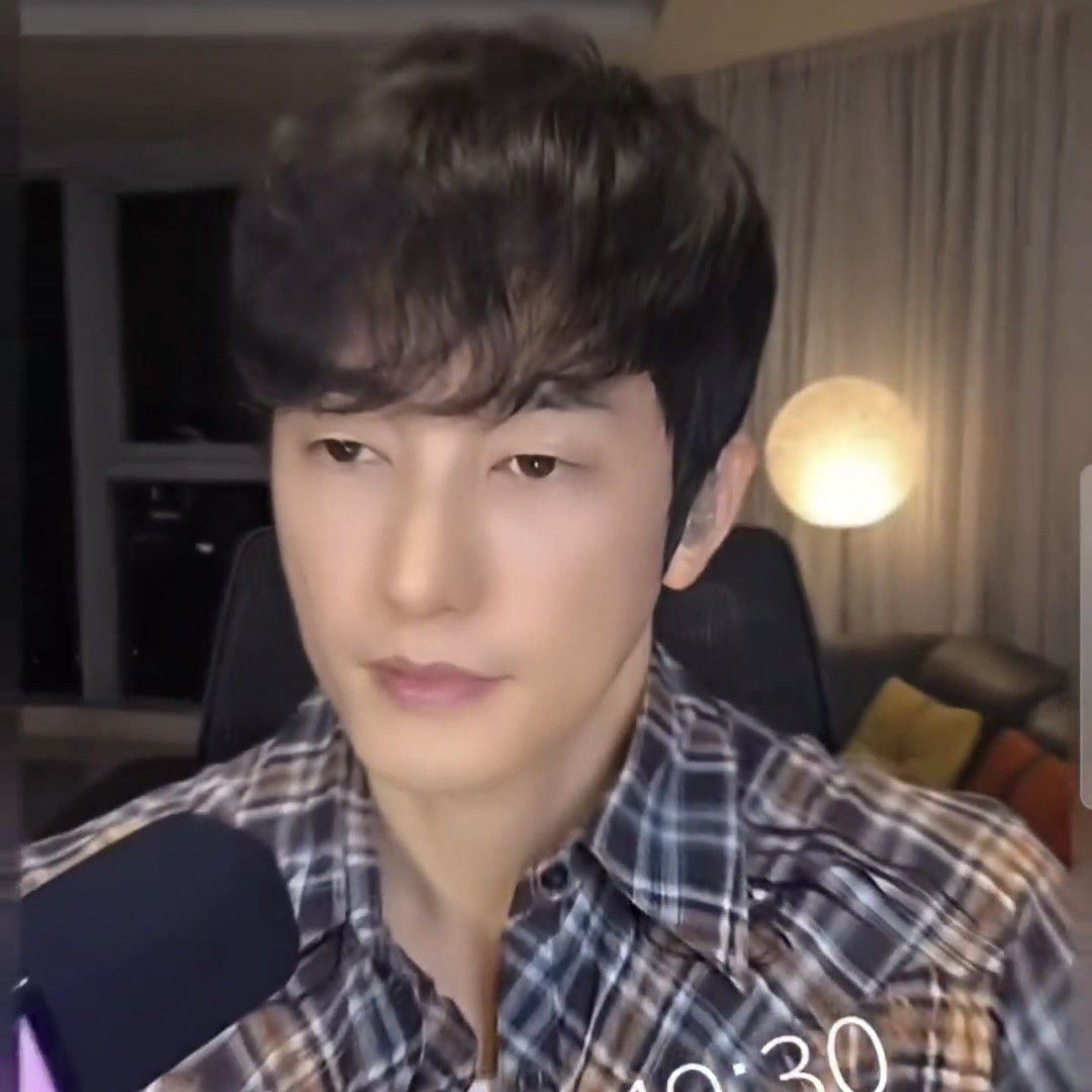 A moment captured by a fan of Park Sihoo