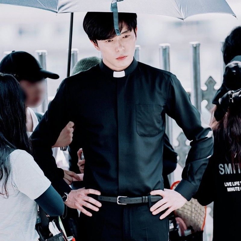 Behind-the-scenes cut of Kim Jaewook