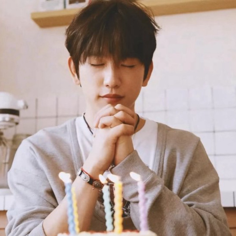 Cuplikan di balik layar dari Park Jinyoung