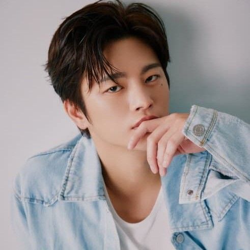 Latest photo of Seo Inguk