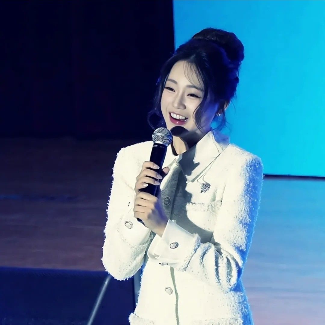 A moment captured by a fan of Hong Jiyoon