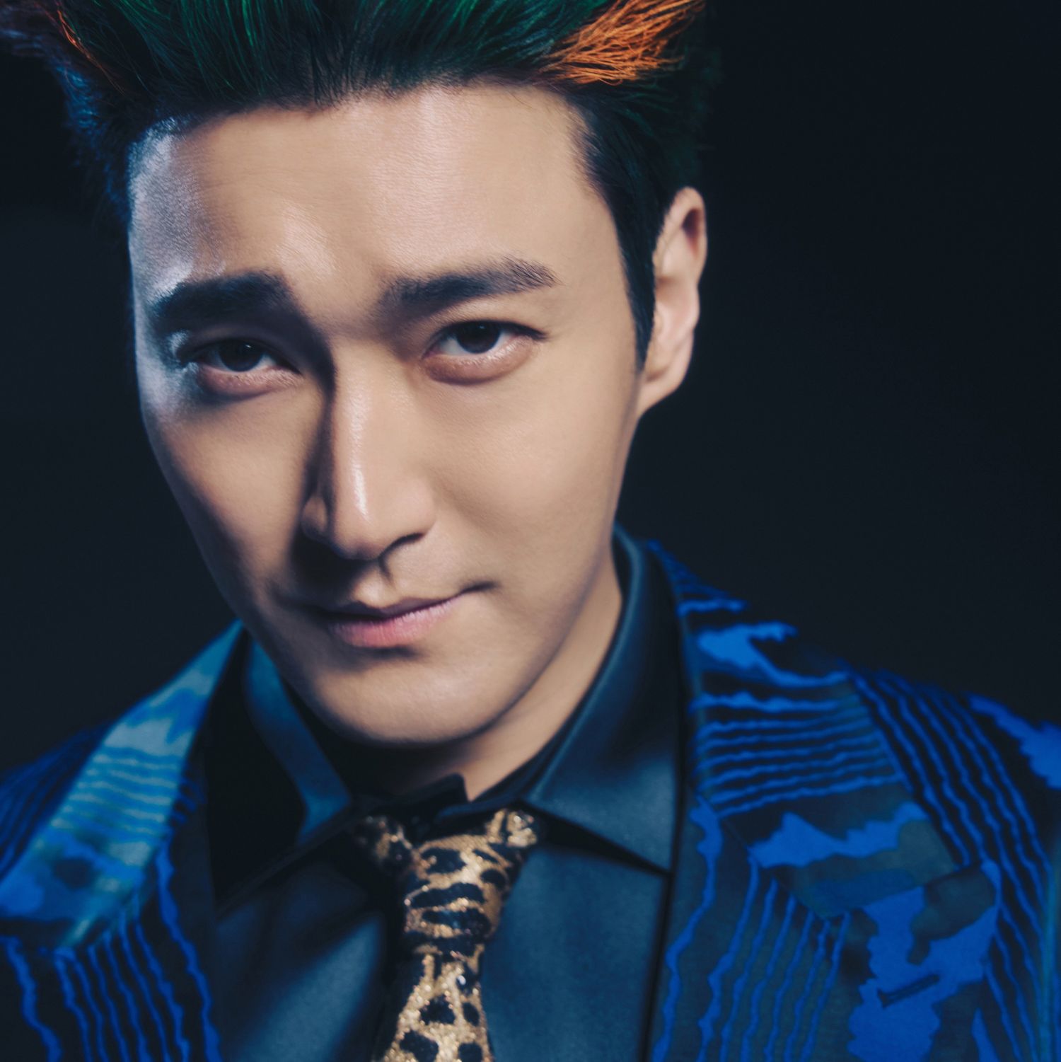 Recent activity shot of Choi Siwon