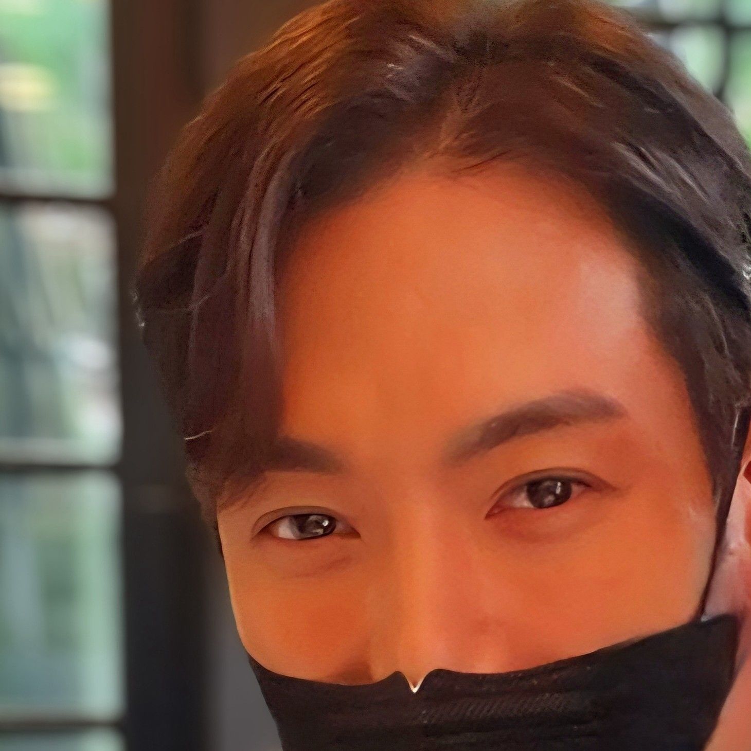 Behind-the-scenes cut of Hwanhee