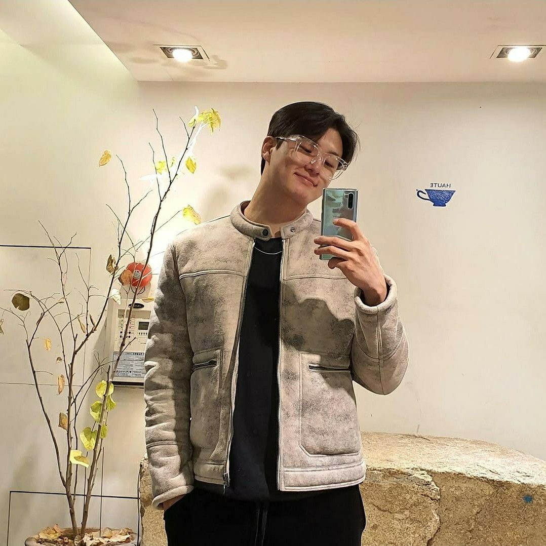 Behind-the-scenes cut of Shin Seungho