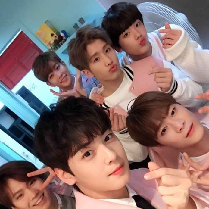 Behind-the-scenes cut of Cha Eunwoo