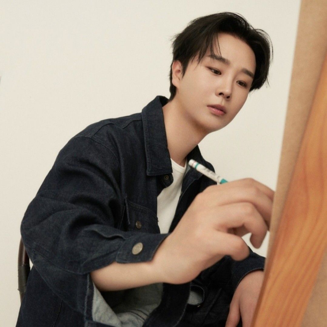 A moment captured by a fan of Song Minjun