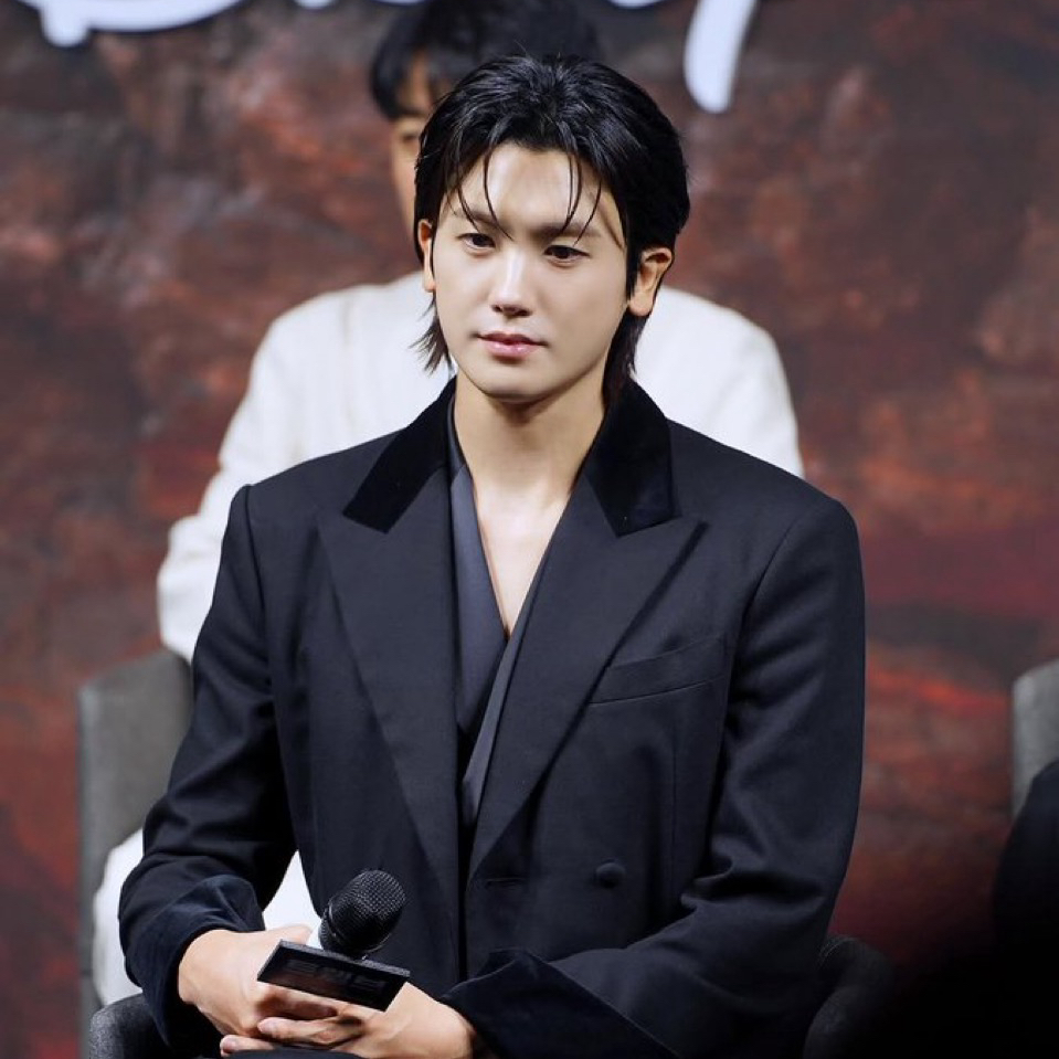 Latest photo of Park Hyungsik