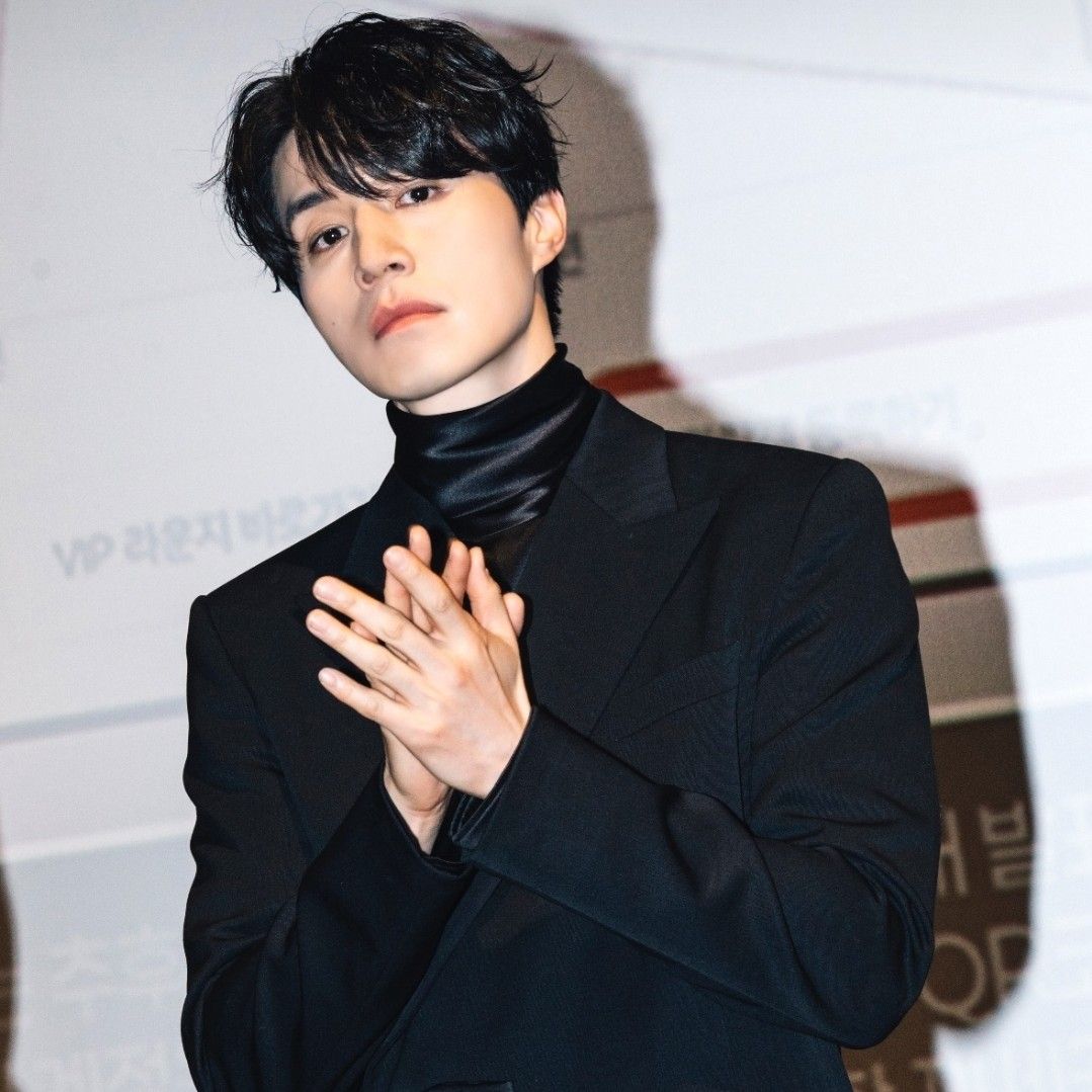 Behind-the-scenes cut of Lee Dongwook