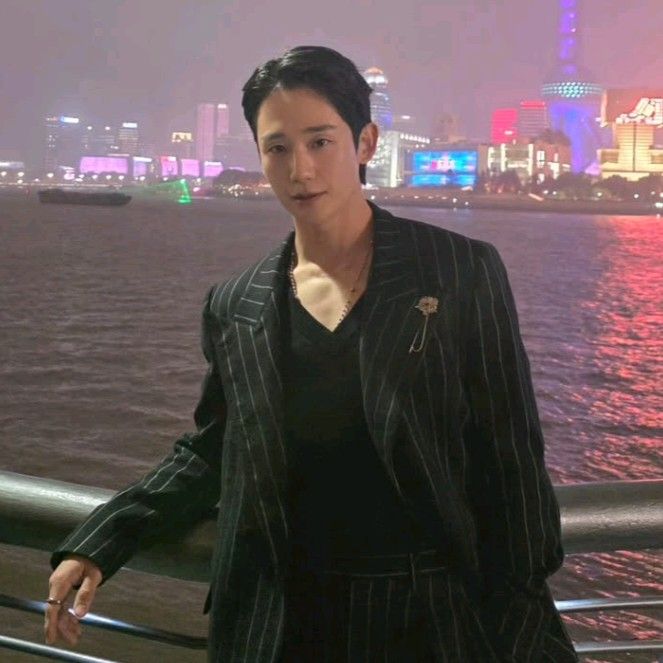 粉丝拍下的丁海寅瞬间