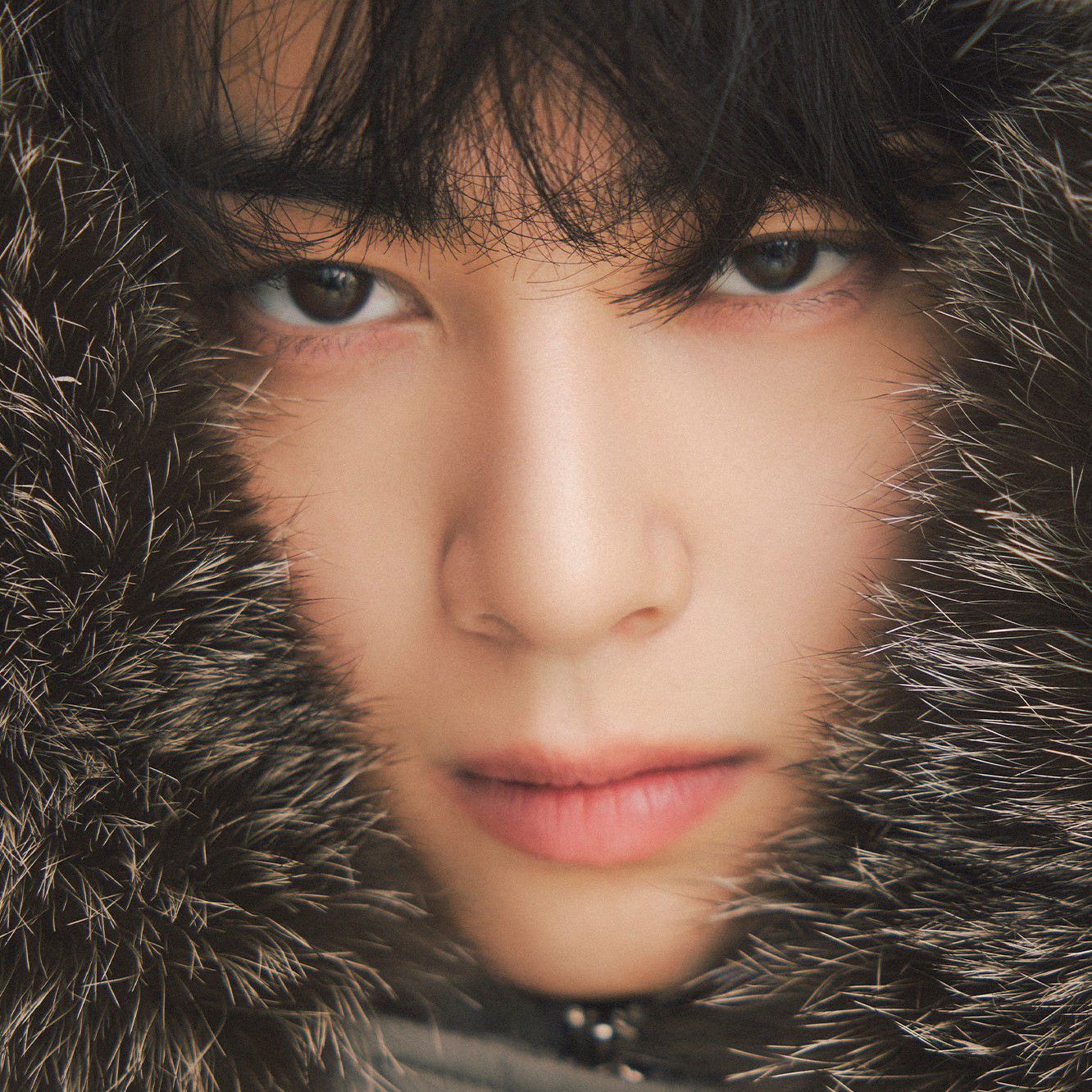 Behind-the-scenes cut of Cha Eunwoo