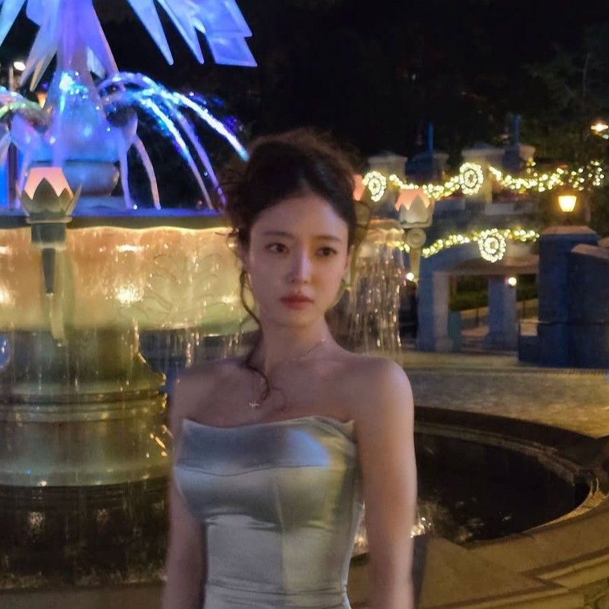 Behind-the-scenes cut of Lee Seyoung