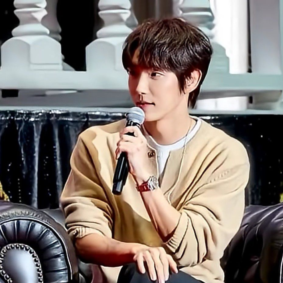 A moment captured by a fan of Lee Joongi