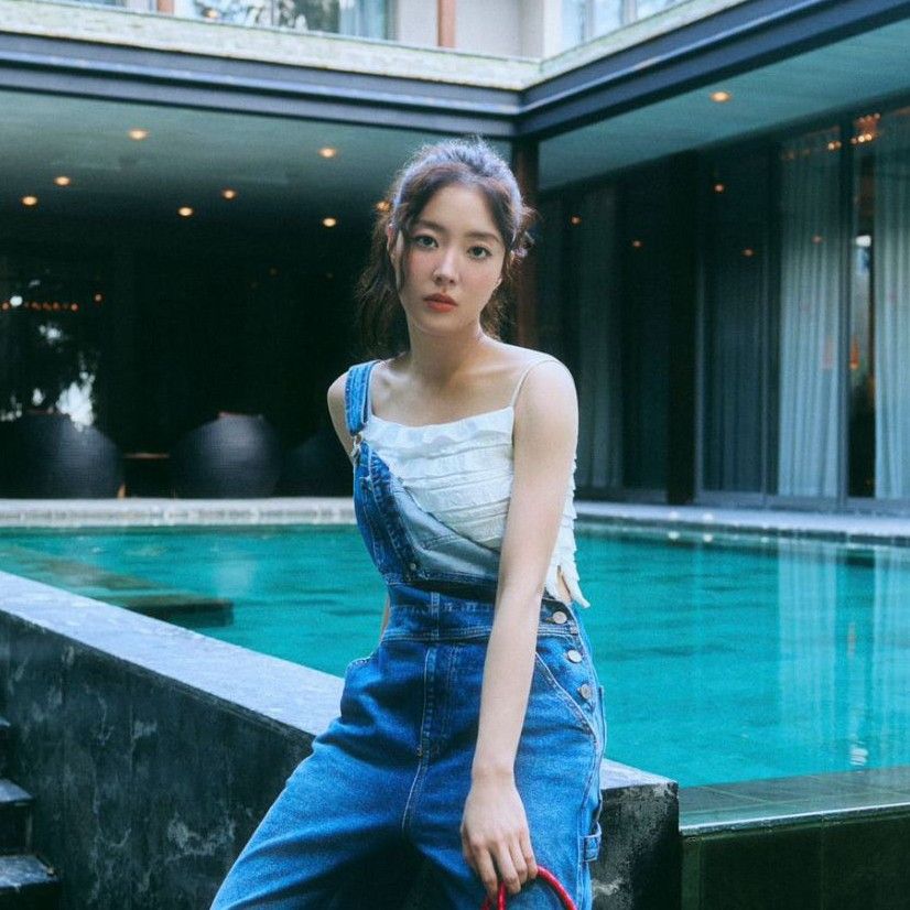 Behind-the-scenes cut of Lee Seyoung