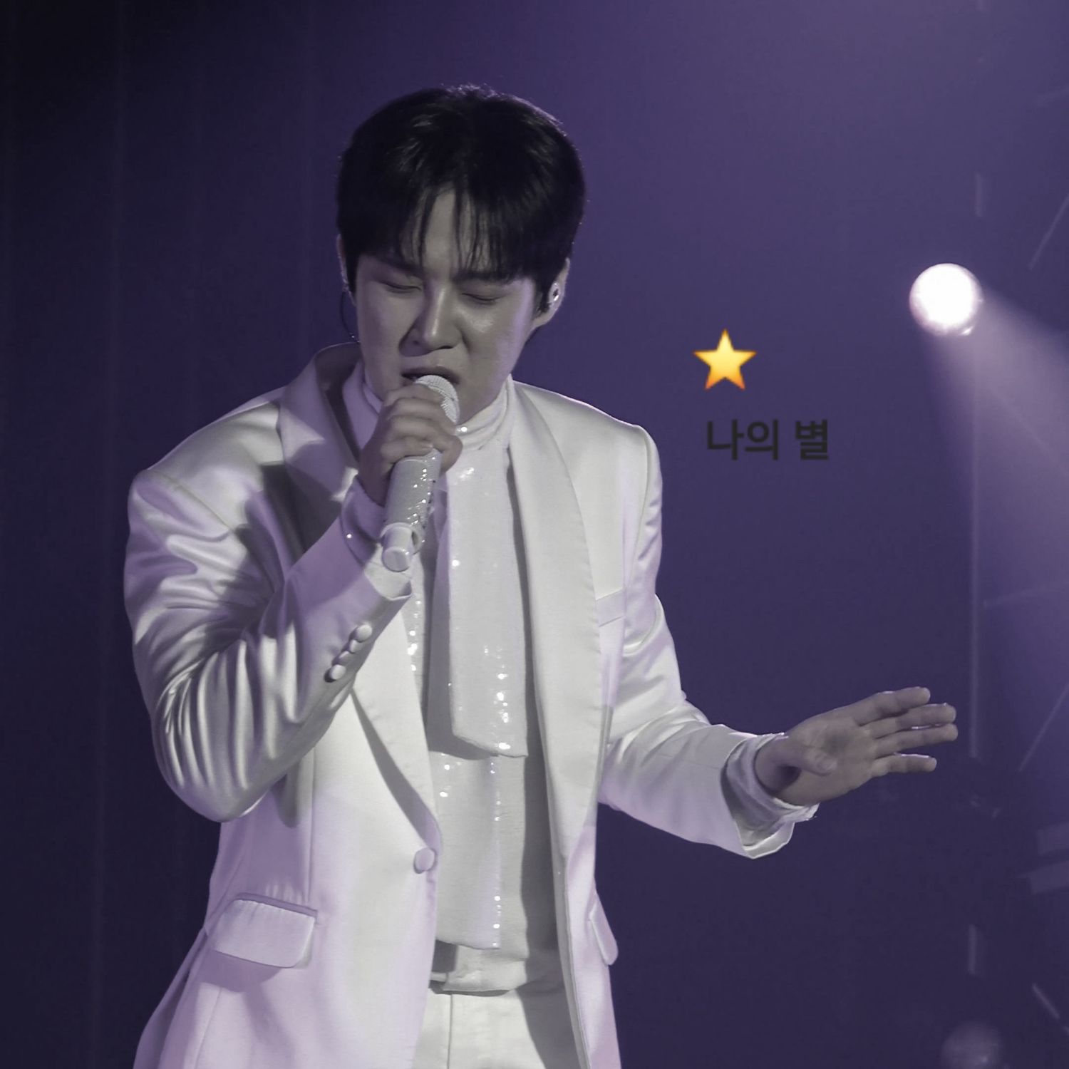 A moment captured by a fan of Choo Hyukjin
