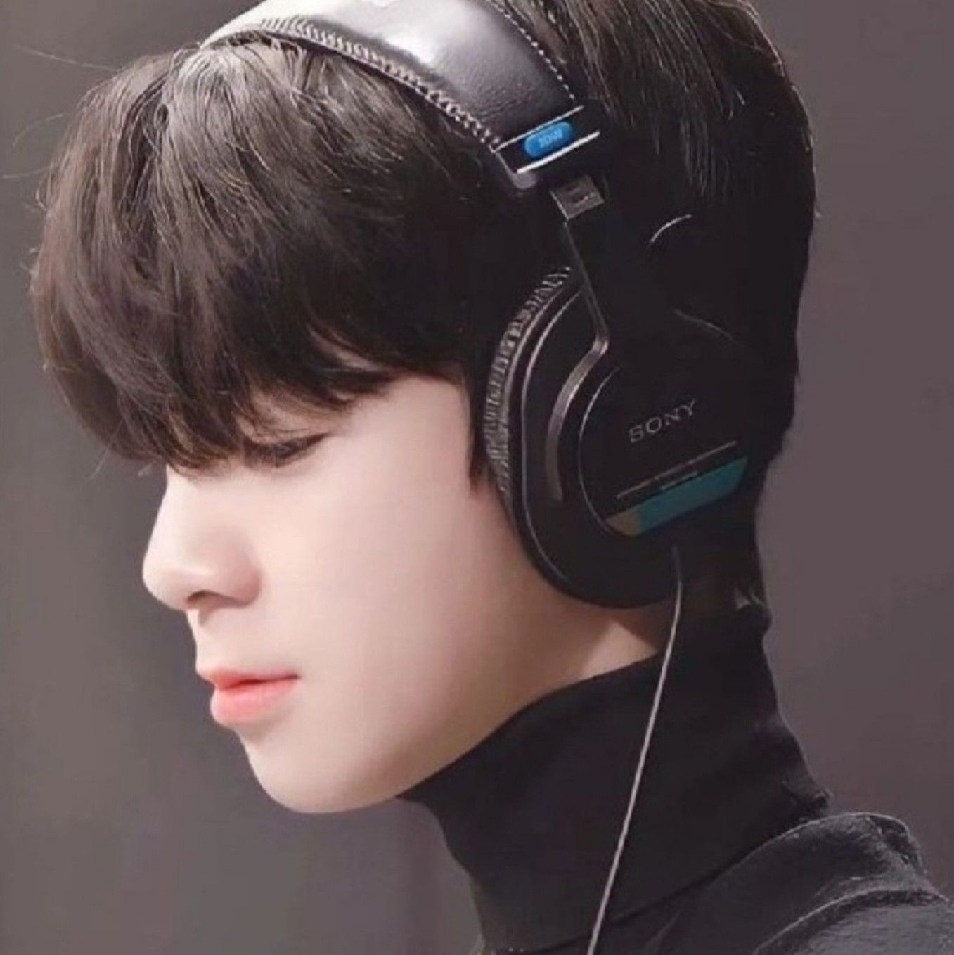 Recent activity shot of Jeong Dongwon