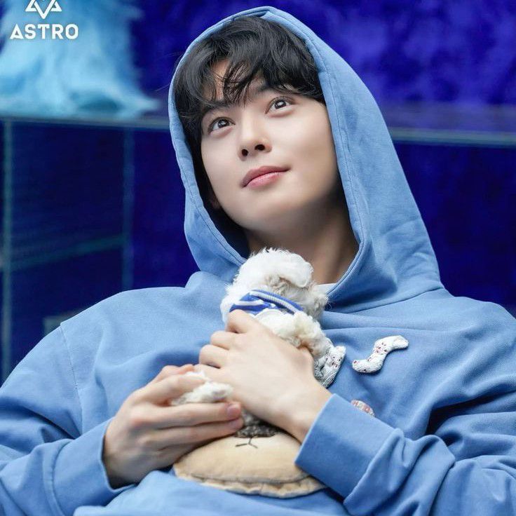 Recent activity shot of Cha Eunwoo