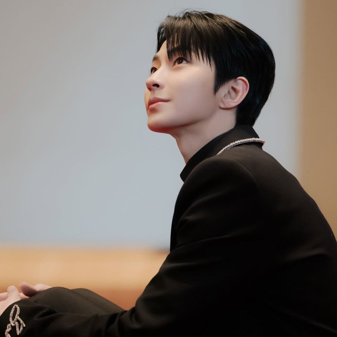 ファン・イニョプの最近の活動ショット