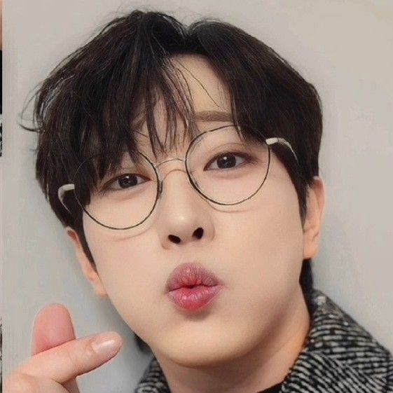 커뮤니티에서 화제된 인기 셀럽 콘텐츠