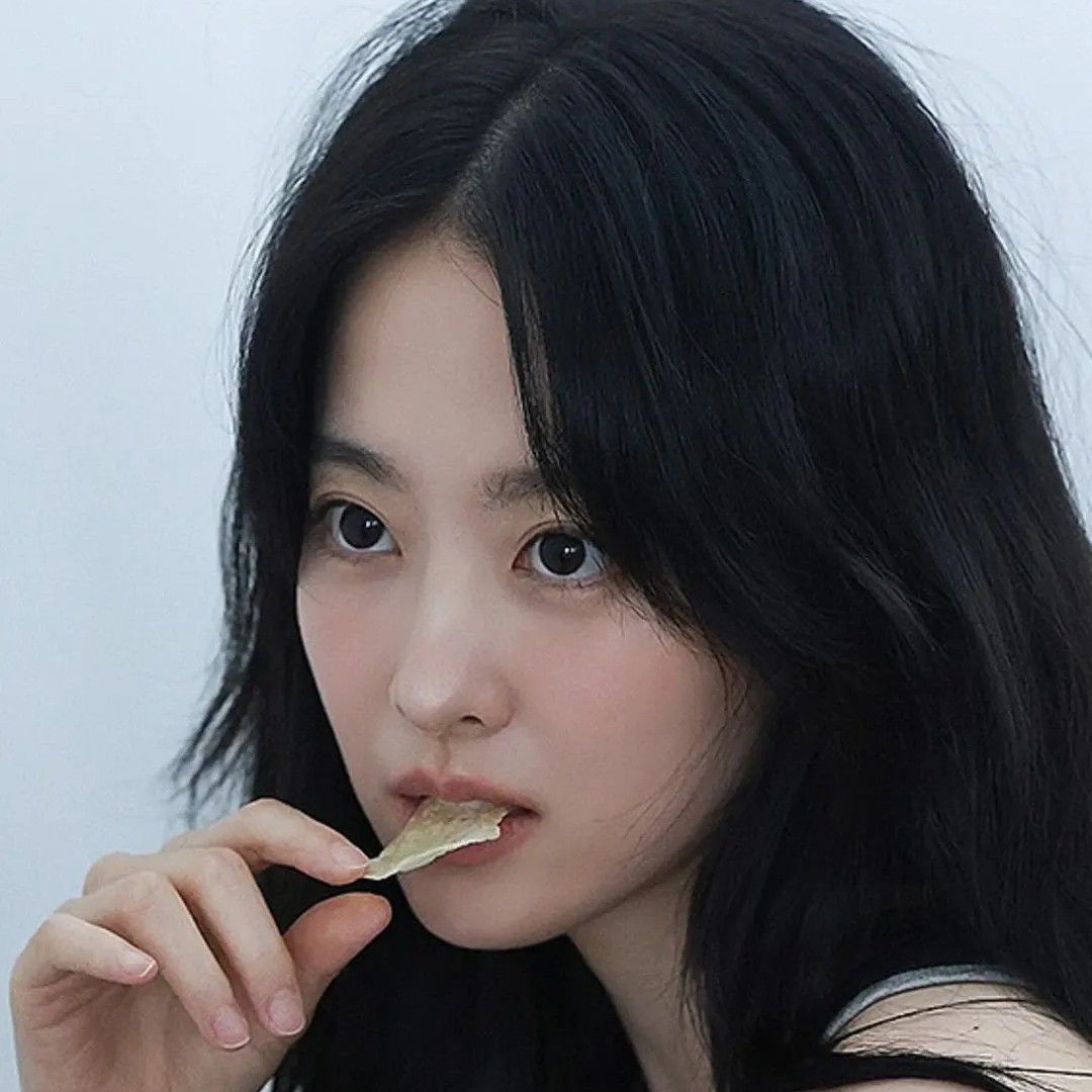 Behind-the-scenes cut of Park Boyoung