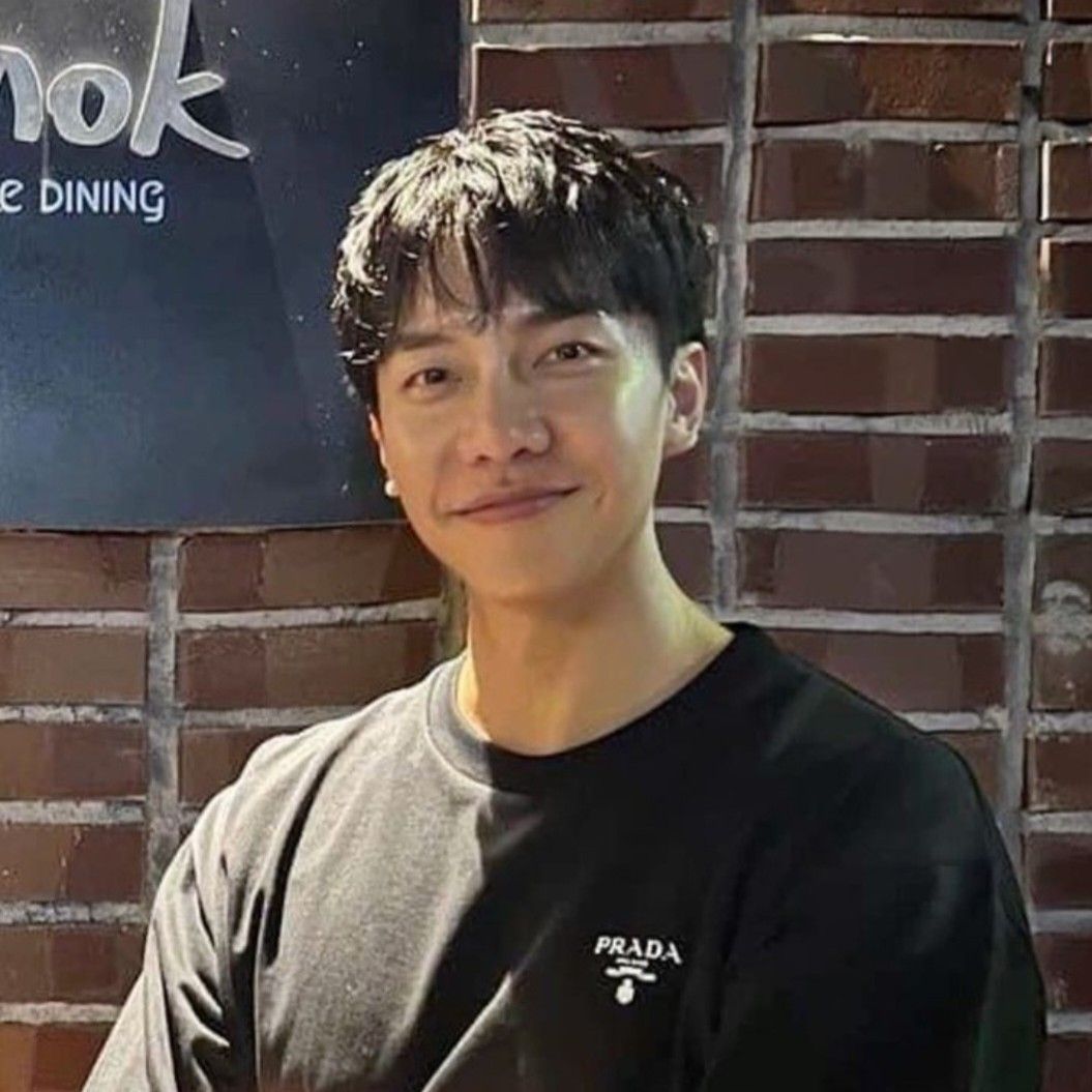 Recent activity shot of Lee Seunggi