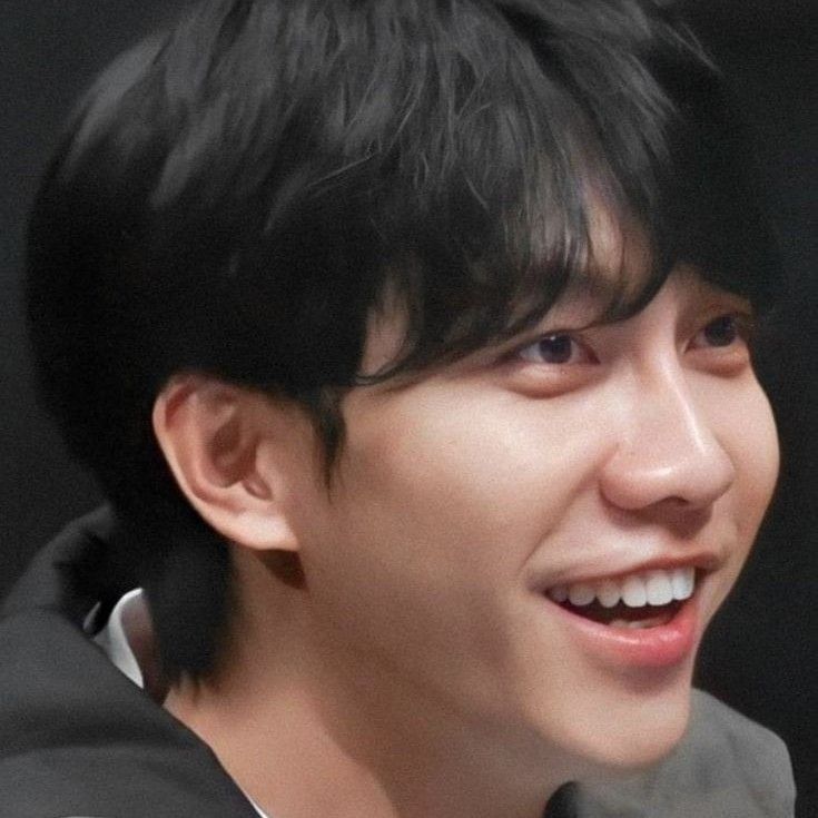 Latest photo of Lee Seunggi