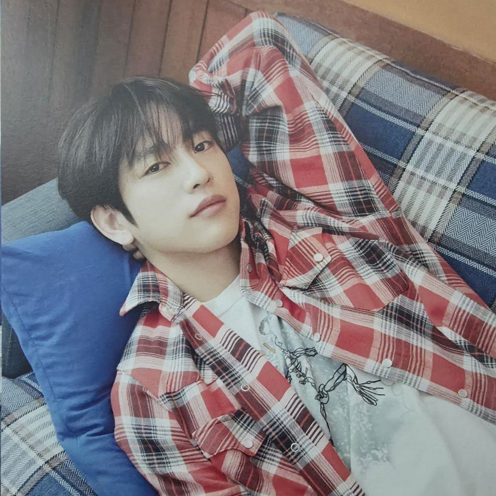 Foto terbaru dari Park Jinyoung